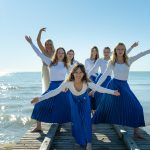 Fotografija plesalk Arabeska na pomolu plaže Lido di Jesolo